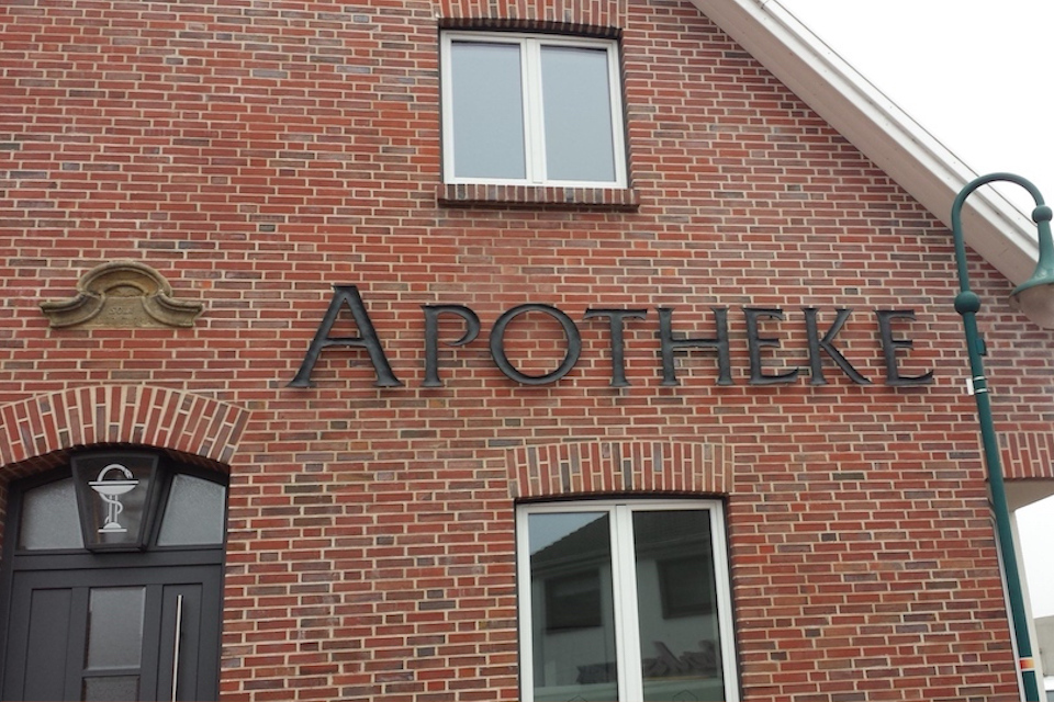 Beschriftung für Gebäude, Haus oder Anwesen in edlem Metall als Highlight